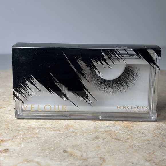 Velour Vegan Mink Luxe Lashes in Run The World NEW In A Box - Picture 1 of 4
